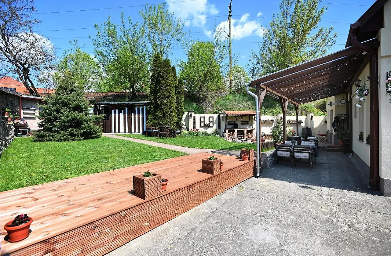 Castle Garden Apartman Eger